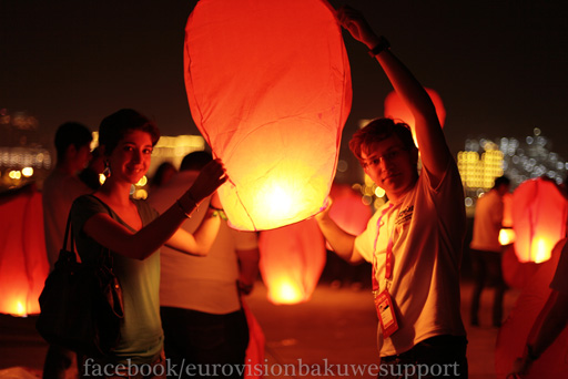 Сотни горящих фонариков в небе Баку (фотосессия, видео)