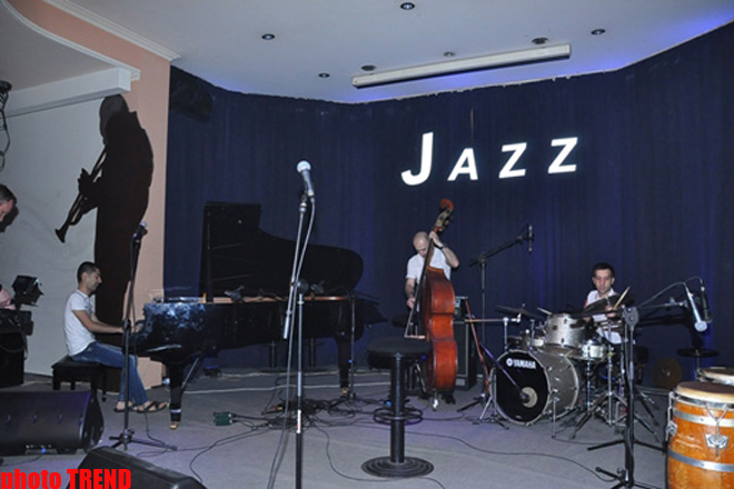 Сабина Бабаева устроила вечеринку для друзей – участников "Евровидения 2012" (фотосессия, видео)