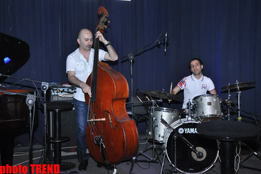 Сабина Бабаева устроила вечеринку для друзей – участников "Евровидения 2012" (фотосессия, видео)