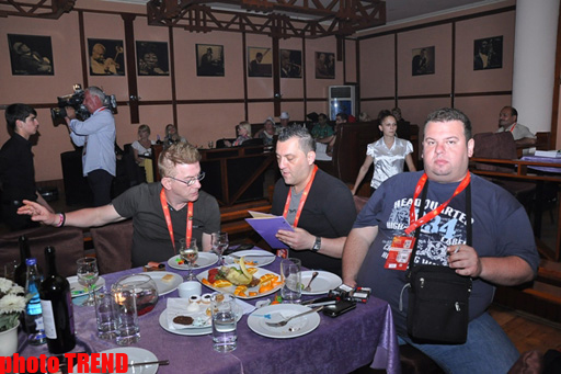 Сабина Бабаева устроила вечеринку для друзей – участников "Евровидения 2012" (фотосессия, видео)