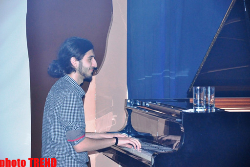 Сабина Бабаева устроила вечеринку для друзей – участников "Евровидения 2012" (фотосессия, видео)