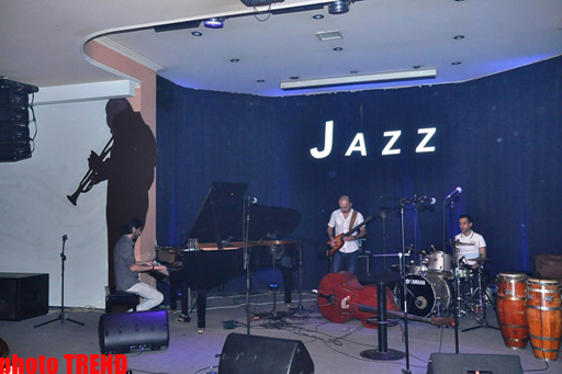 Сабина Бабаева устроила вечеринку для друзей – участников "Евровидения 2012" (фотосессия, видео)