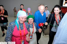 "Бурановские бабушки" создали в пресс-центре "Baku Crystal Hall" настоящий ажиотаж (фото)