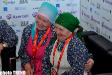 "Бурановские бабушки" создали в пресс-центре "Baku Crystal Hall" настоящий ажиотаж (фото)