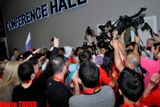 "Бурановские бабушки" создали в пресс-центре "Baku Crystal Hall" настоящий ажиотаж (фото)