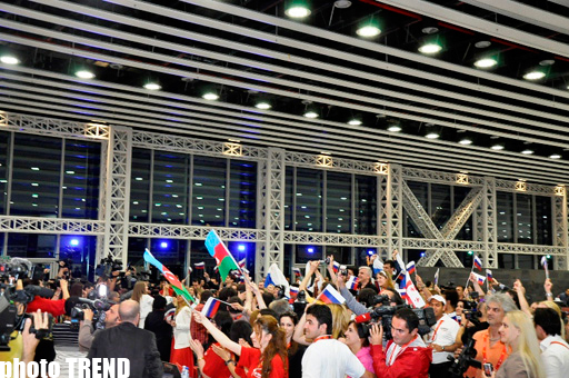 Журналисты не дают прохода "Бурановским бабушкам" (ФОТО)