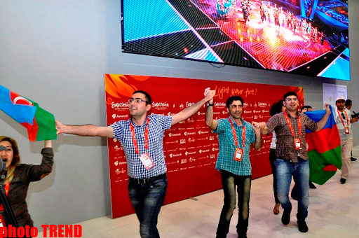 Азербайджанские журналисты устроили танцы в пресс-центре "Baku Crystal Hall" (фото)