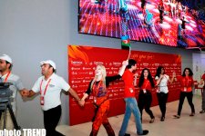 Азербайджанские журналисты устроили танцы в пресс-центре "Baku Crystal Hall" (фото)