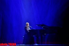 Участники второго полуфинала "Евровидения 2012" предстали в сценическом наряде (фотосессия)