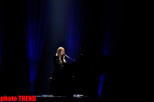 Участники второго полуфинала "Евровидения 2012" предстали в сценическом наряде (фотосессия)