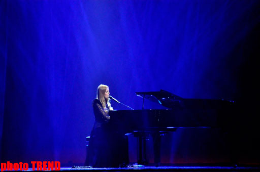 Участники второго полуфинала "Евровидения 2012" предстали в сценическом наряде (фотосессия)