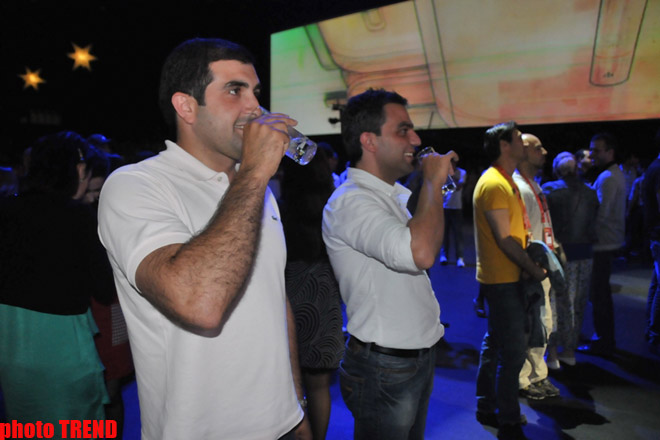 Нигяр Джамал и Дима Билан презентовали в Баку клип "Обними меня" (фотосессия)