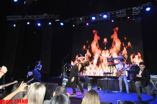 Нигяр Джамал и Дима Билан презентовали в Баку клип "Обними меня" (фотосессия)