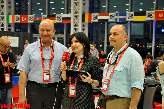 Азербайджанские и турецкие журналисты приняли участие в прямом эфире TRT в пресс-центре "Baku Crystal Hall"  (фото)