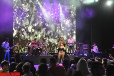 Нигяр Джамал и Дима Билан презентовали в Баку клип "Обними меня" (фотосессия)