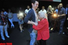 102-летняя гостья "Евровидения-2012" из Германии шокировала "Евроклуб" (фотосессия)