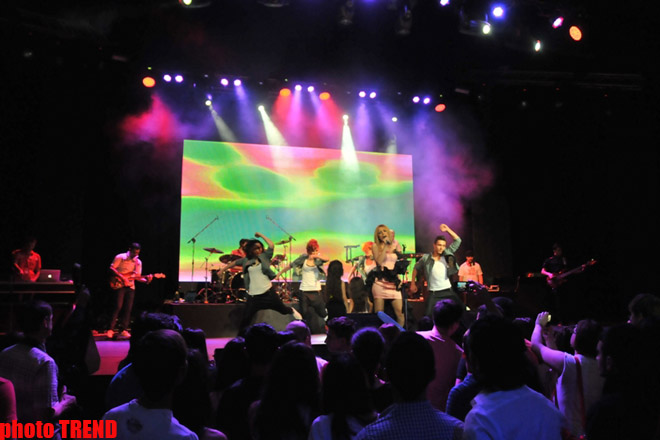 Нигяр Джамал с дочерьми дала концерт в Баку (фотосессия)