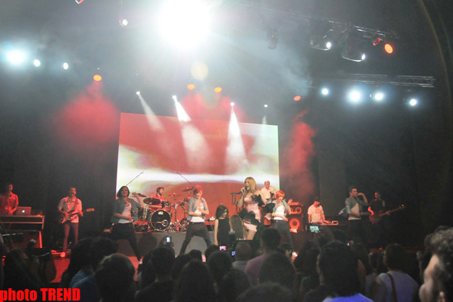 Нигяр Джамал с дочерьми дала концерт в Баку (фотосессия)