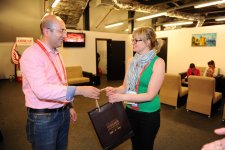 Представителям делегаций "Евровидения 2012" преподнесли памятные подарки (фото)