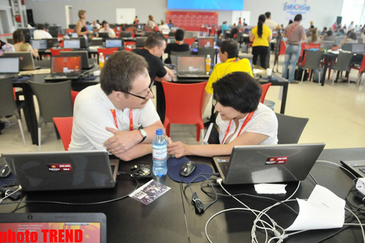 В неформальном голосовании финала "Евровидения-2012" лидирует Сабина Бабаева (фото)