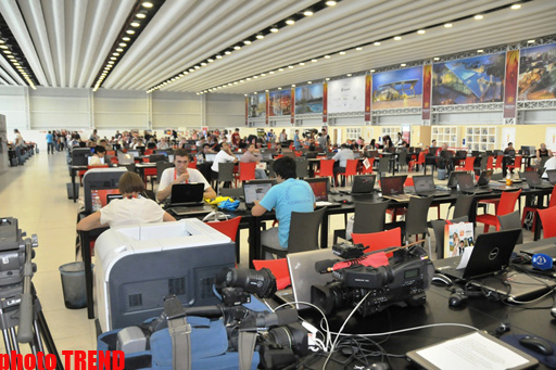 В неформальном голосовании финала "Евровидения-2012" лидирует Сабина Бабаева (фото)