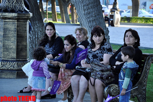 Тысячи людей в Баку празднуют финал "Евровидения 2012" (фотосессия)