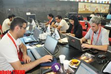 В неформальном голосовании финала "Евровидения-2012" лидирует Сабина Бабаева (фото)