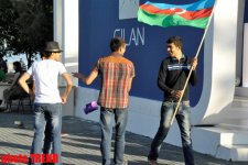 Тысячи людей в Баку празднуют финал "Евровидения 2012" (фотосессия)