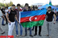 Тысячи людей в Баку празднуют финал "Евровидения 2012" (фотосессия)