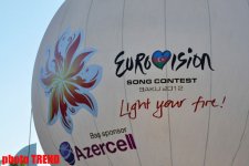 Тысячи людей в Баку празднуют финал "Евровидения 2012" (фотосессия)