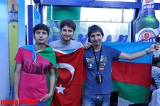 Тысячи людей в Баку празднуют финал "Евровидения 2012" (фотосессия)