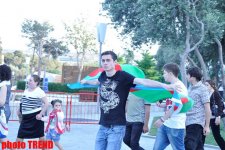 Тысячи людей в Баку празднуют финал "Евровидения 2012" (фотосессия)