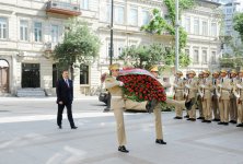 Президент Ильхам Алиев посетил монумент, воздвигнутый в честь Азербайджанской Демократической Республики (ФОТО)