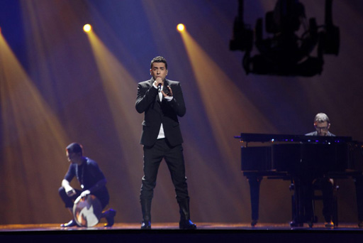 ТОП-10 нарядов певцов-финалистов "Евровидения 2012" от Фахрии Халафовой (фото)