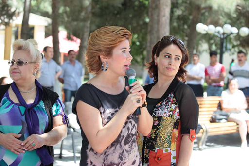 Азербайджанские певицы угостили детей пловом и долмой (фотосессия)