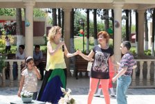 Азербайджанские певицы угостили детей пловом и долмой (фотосессия)