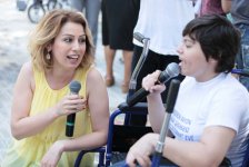 Азербайджанские певицы угостили детей пловом и долмой (фотосессия)