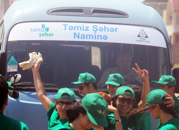 Состоялся субботник по очистке пляжной зоны в поселке Шувелян (фото)