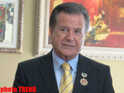 Известному врачу Туркару Сандаллы в Баку вручен орден "Золотое сердце" (фото)