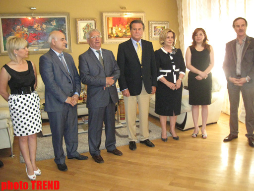 Известному врачу Туркару Сандаллы в Баку вручен орден "Золотое сердце" (фото)