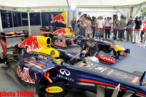 Самый быстрый в мире болид в Баку - грандиозное шоу Red Bull Racing (фото)