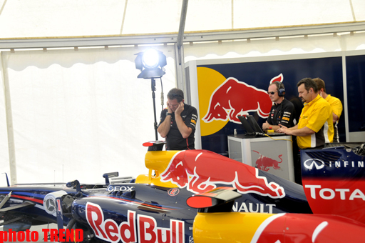 Самый быстрый в мире болид в Баку - грандиозное шоу Red Bull Racing (фото)