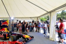 Самый быстрый в мире болид в Баку - грандиозное шоу Red Bull Racing (фото)