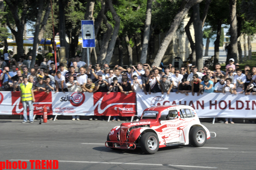 Самый быстрый в мире болид в Баку - грандиозное шоу Red Bull Racing (фото)