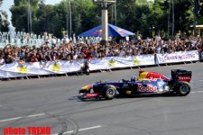 Самый быстрый в мире болид в Баку - грандиозное шоу Red Bull Racing (фото)
