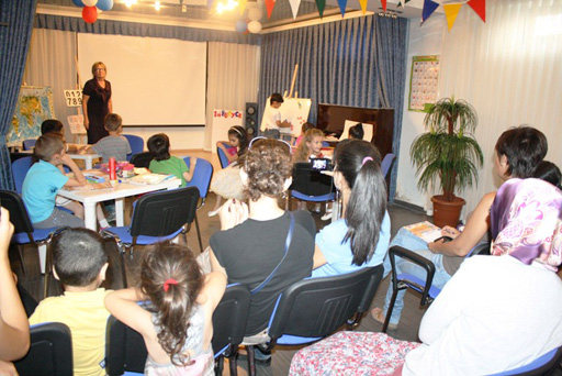 В Баку прошел литературный утренник "Путешествие в мир знаний" (фотосессия)