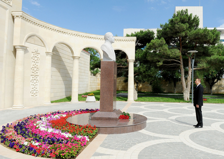 Президент Азербайджана ознакомился с парком Гейдара Алиева в поселке Бадамдар после реконструкции (ФОТО)