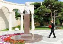 Президент Азербайджана ознакомился с парком Гейдара Алиева в поселке Бадамдар после реконструкции (ФОТО)