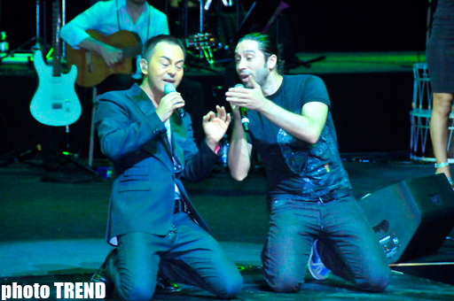 "Романтичный принц поп-музыки" Сердар Ортадж выступил с концертом в Баку (фотосессия)