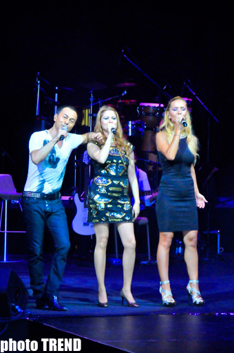 "Романтичный принц поп-музыки" Сердар Ортадж выступил с концертом в Баку (фотосессия)